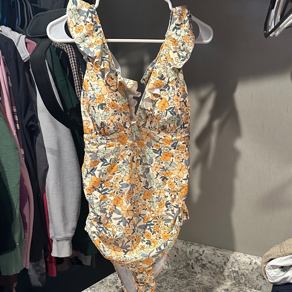 Cupshe Floral Ruffle One-Piece Swimsuit